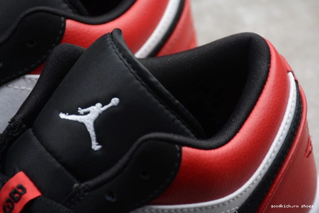 553558-116 Low Black Toe Jordan Air 1 0816
